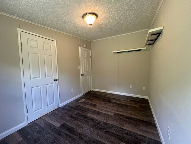 Building Photo - 253 Chicken Ln