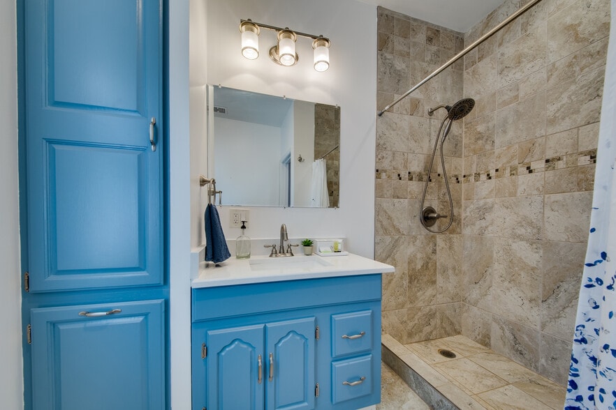 1st floor bathroom - 3717 Highland Ave