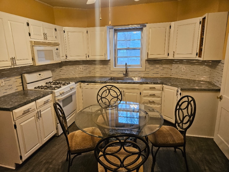 Building Photo - 513 13th Ave SE