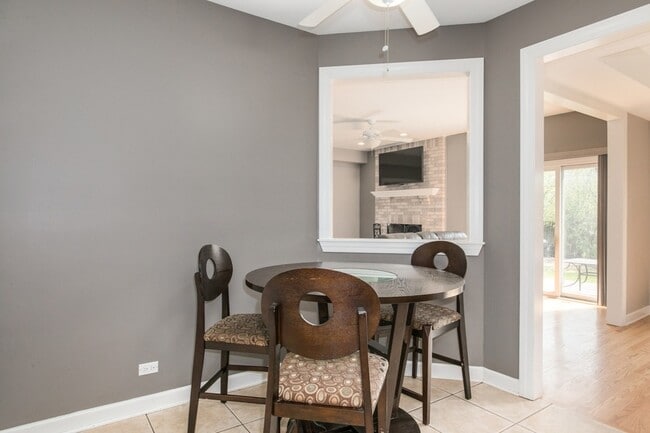 Building Photo - 840 N Northwest Hwy