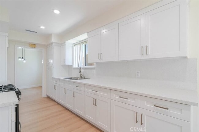 Building Photo - 11246 Saticoy St