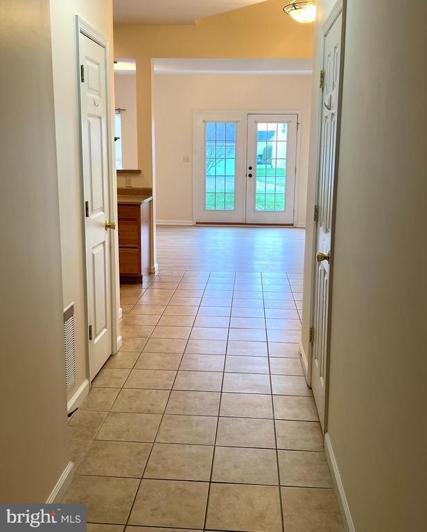 Building Photo - 2037 Powell Dr