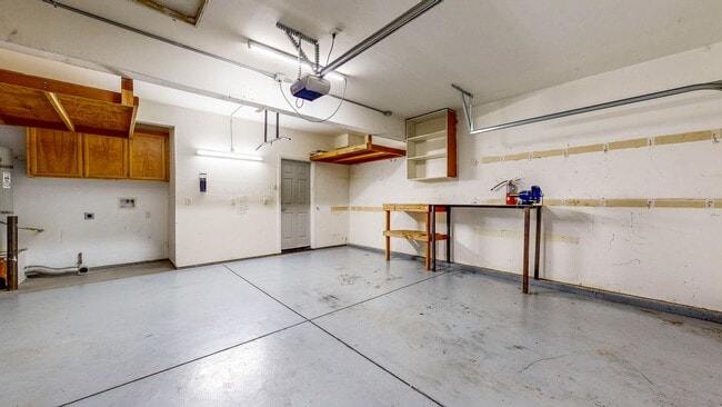 Building Photo - Bright two story 3 Bedroom 2.5 Bathroom Ho...