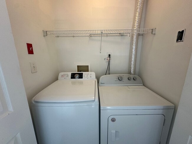 Building Photo - 2 bedrooms 2.5 bath