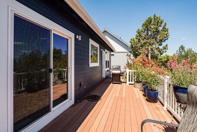 Building Photo - 3408 SW Xero Ct