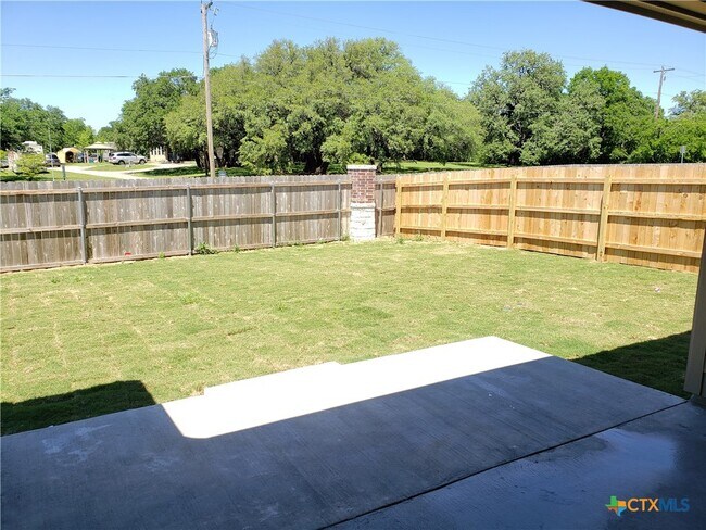 Building Photo - 5906 Blackstone Dr