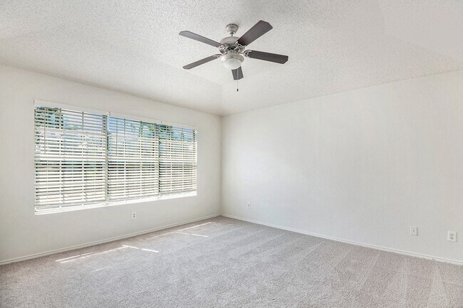 Building Photo - 8201 Cloverglen Ln