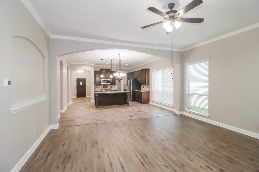 Building Photo - 116 Buescher Cove