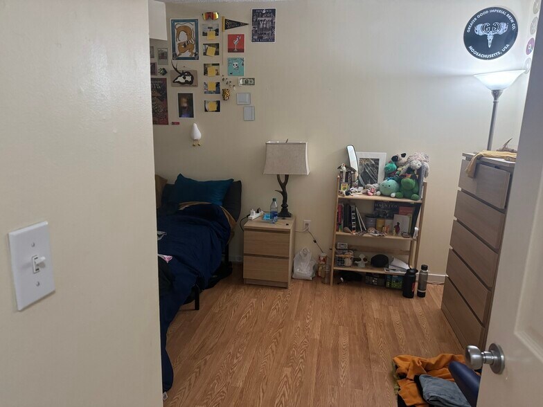 Building Photo - 153 Kelton St