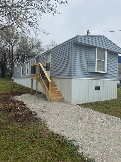 Building Photo - 400 W Elm St