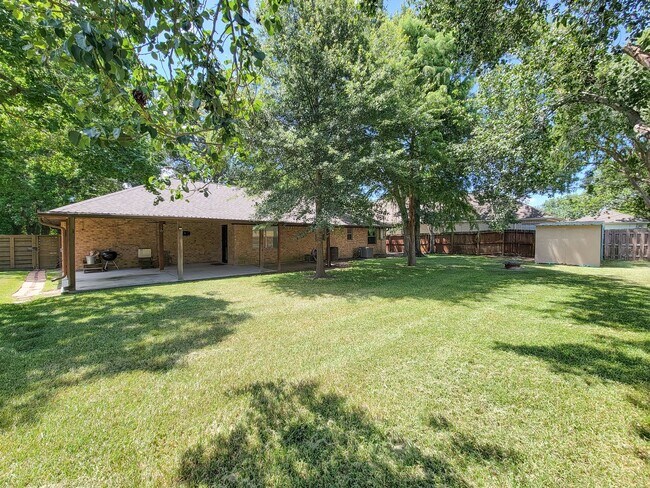 Building Photo - 10282 Valley Dr S