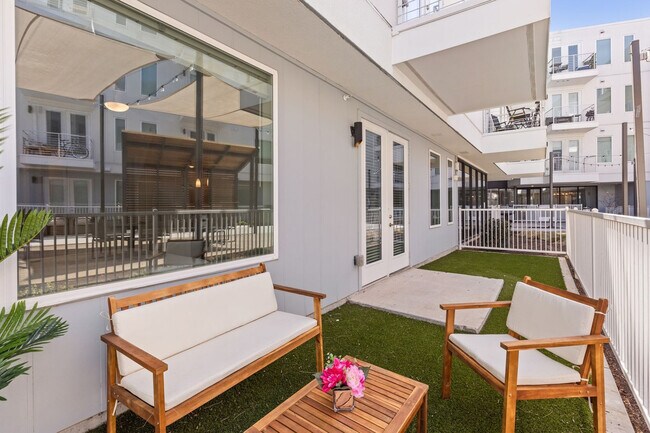 Building Photo - 5820 1/2 Cameron Road-SI FL1-ID1364166P