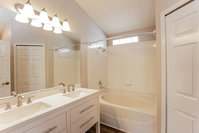 Building Photo - 3014 Summer Cruise Dr