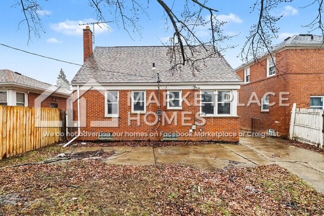 Building Photo - 16501 Fairmount Dr