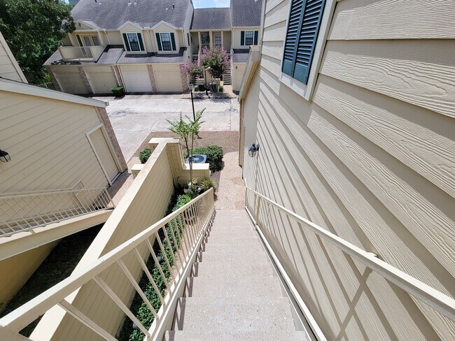 Building Photo - 755 Bering Dr