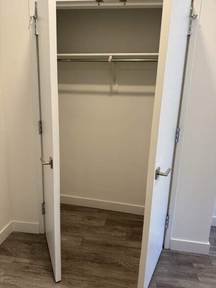 Building Photo - 2303 W Deer Hollow Ct