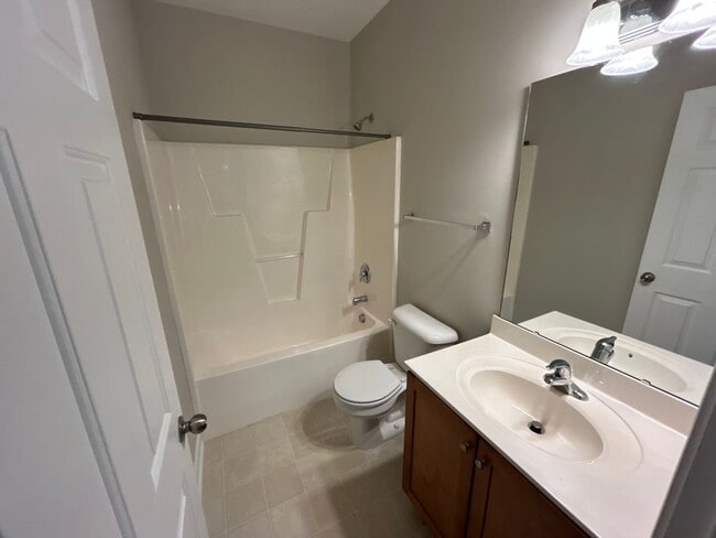 Building Photo - 4 Bedroom | 3.5 Bedroom Raleigh Townhome