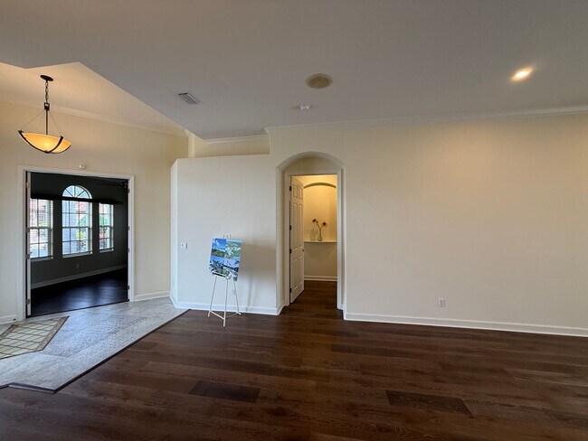 Building Photo - Luxurious 4 Bedroom 3 Bath Lakefront Pool Home W/3-Car Garage