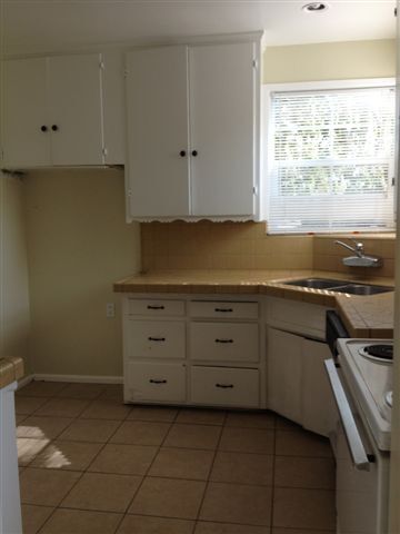 Building Photo - 2538 La Siesta Dr