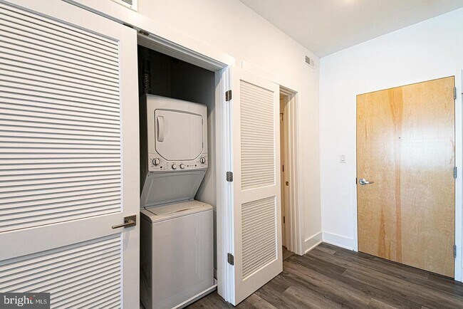 Building Photo - 1245 Ridge Ave