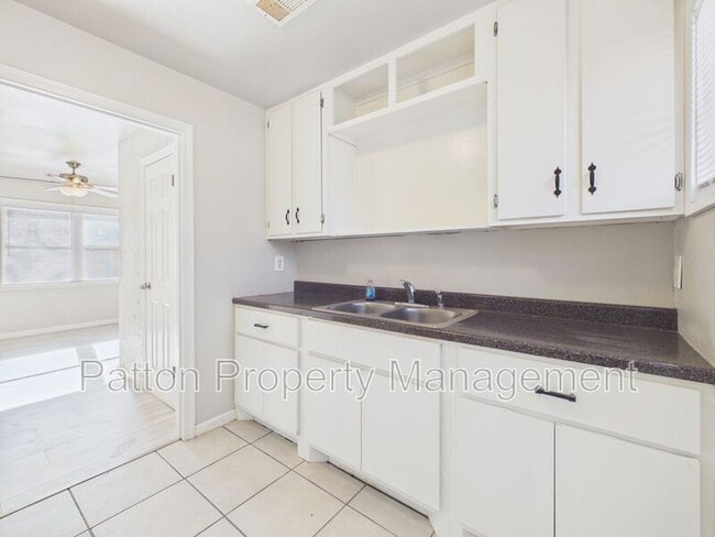 Building Photo - 3004 Westhaven Dr