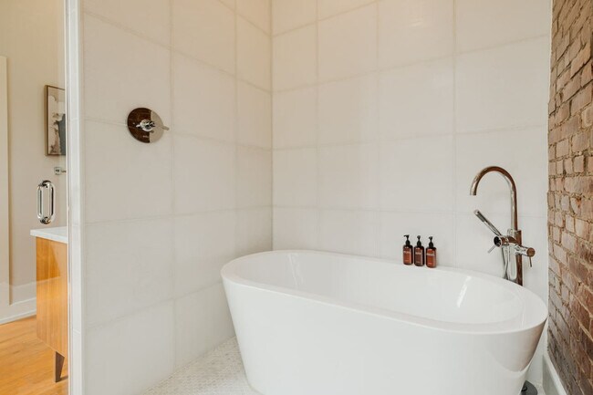 Building Photo - 1201 Jackson St