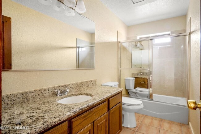 Building Photo - Amazing views, seated on 5 acres