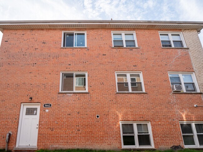 Building Photo - 9662 Golf Terrace