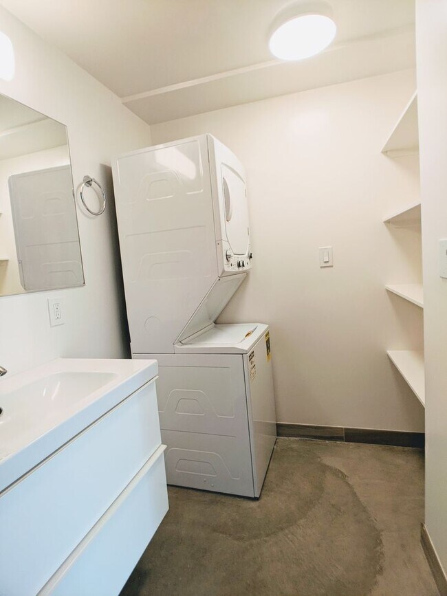 Building Photo - Charming remodeled lower unit with amazing yard and laundry