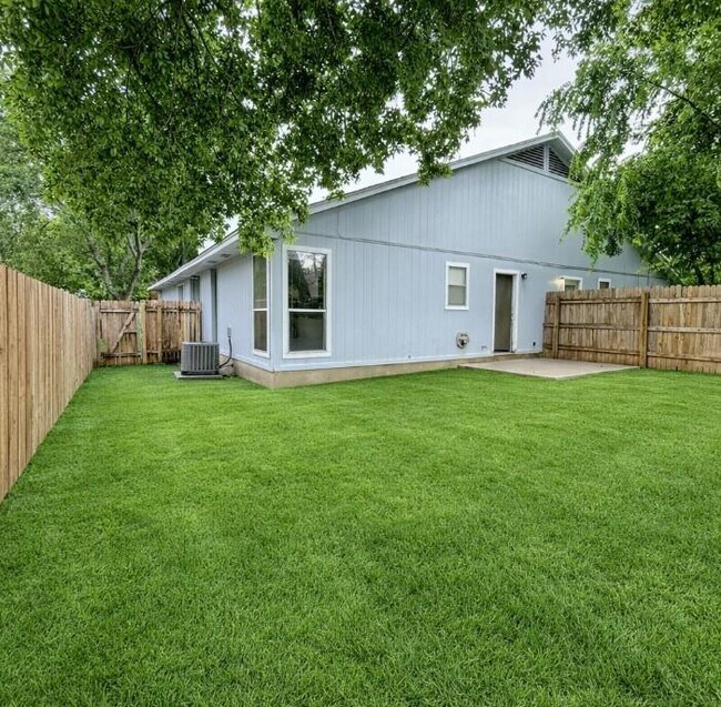 Building Photo - 2114 Redwing Way