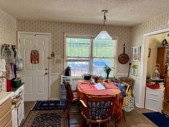 Building Photo - Charming 2-bedroom, 1-bathroom Brick Home Available July 2026
