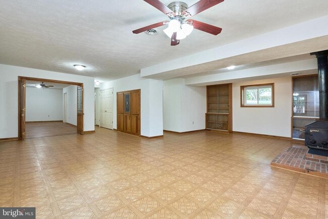 Building Photo - 8332 Hilltop Ave