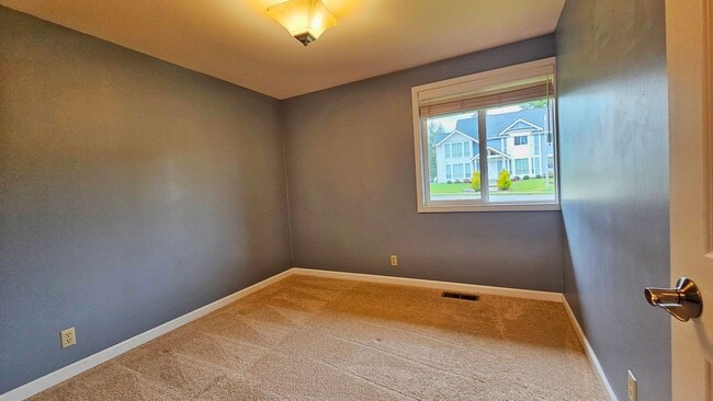 Building Photo - Beautiful 3 Bed 2 Bath Rambler in Beautiful Redmond