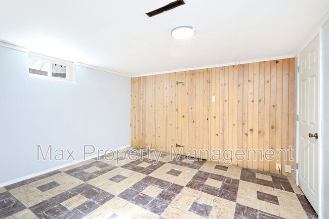 Building Photo - 7217 Maple Dr