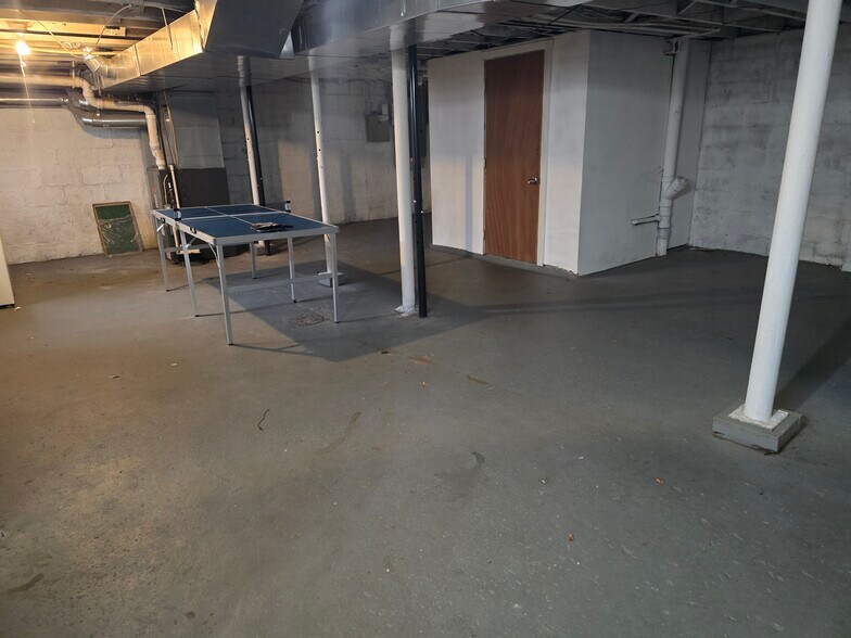 Building Photo - 6501 Deary St