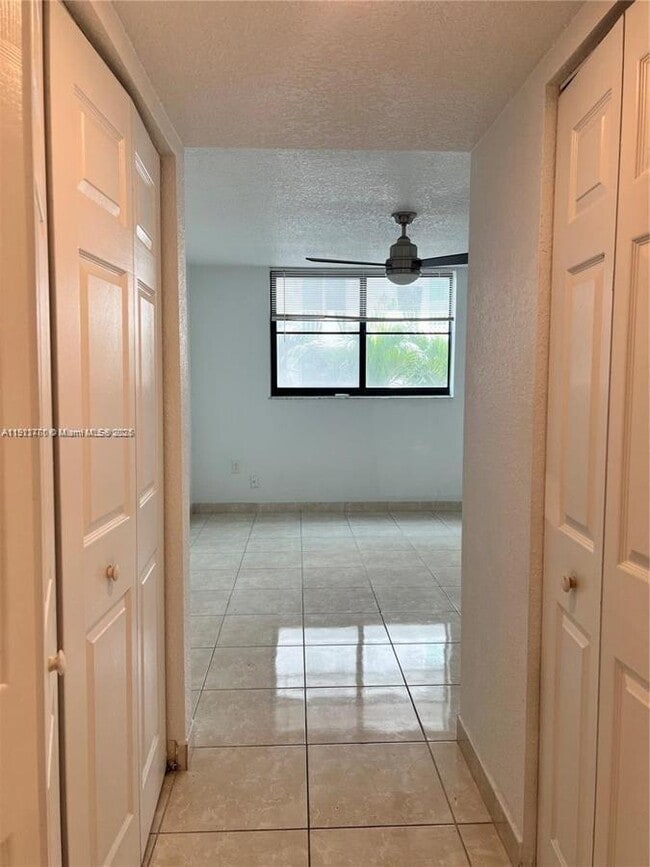 Building Photo - 7125 Bay Dr