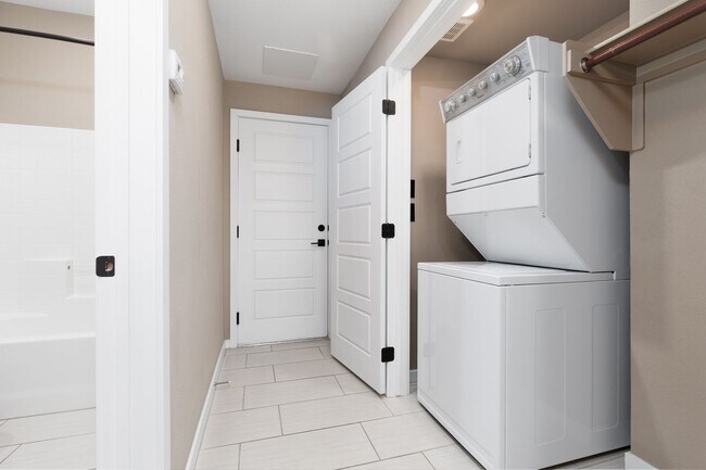 Building Photo - First floor unit in luxury gated Summerlin...
