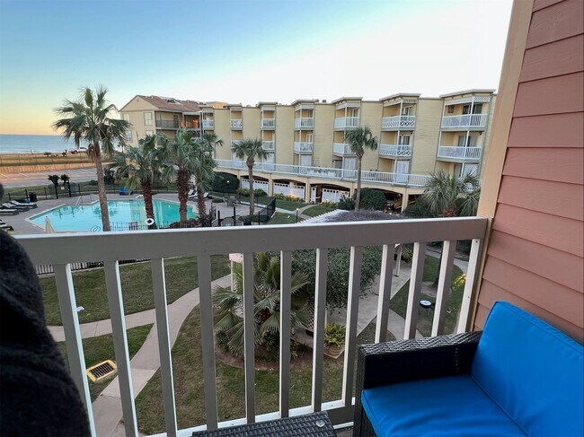 Building Photo - 6300 Seawall Blvd