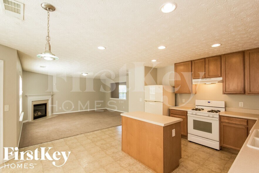 Building Photo - 3545 Bridgeshaw Dr