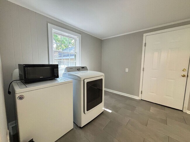 Building Photo - Available now. WATER & SEWER INCLUDED! Gre...