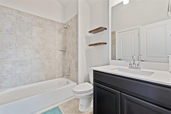 Building Photo - 134 Longmire Cv