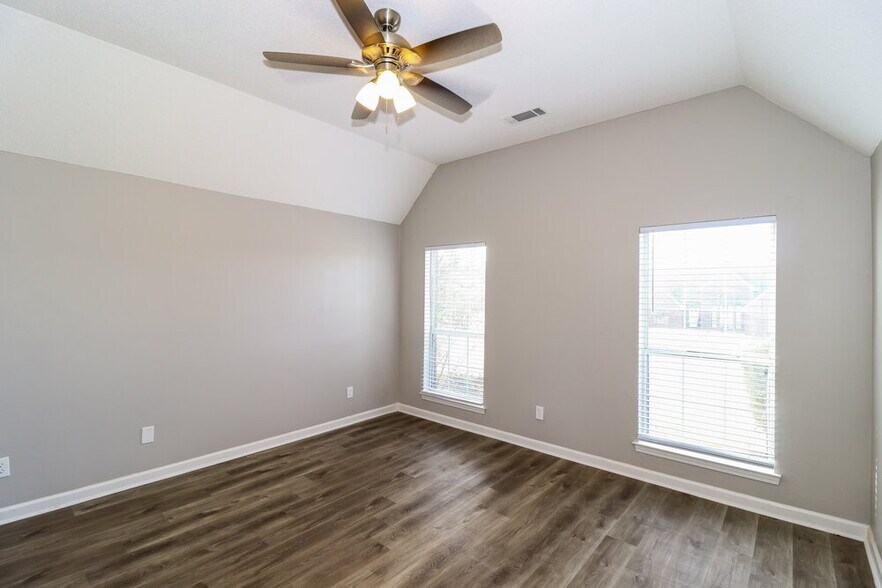Building Photo - 50 Lakewood Dr