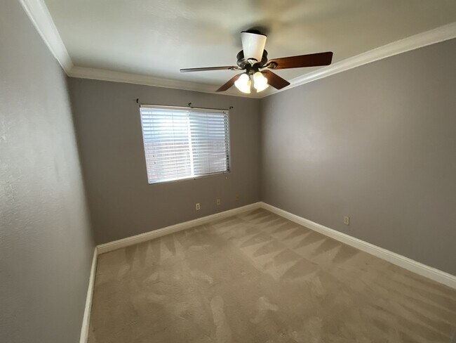 Building Photo - Charming Single-Story Home in Tracy — Across from the Park!