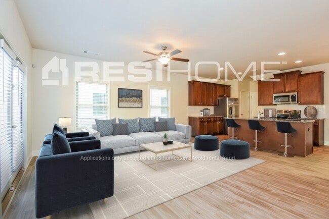 Building Photo - 1005 Tranquil Gdns Pl