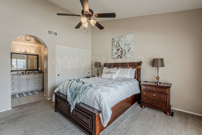 Building Photo - 9707 E Mountain View Rd