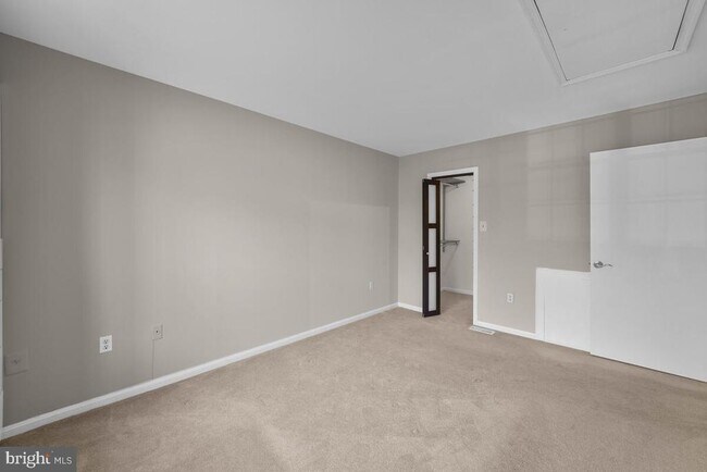 Building Photo - 10129 Green Holly Terrace