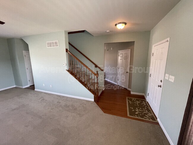 Building Photo - 5533 Emerald Pl Dr