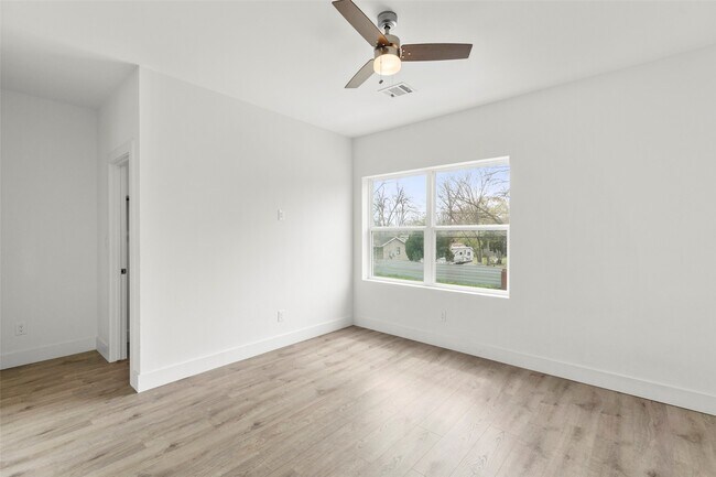 Building Photo - 2202 Wavell St