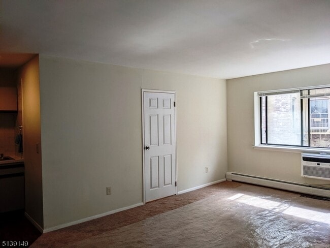 Building Photo - 206 Broad St