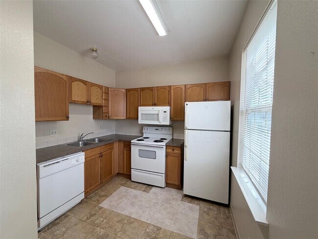 Building Photo - 251 Zimmerman Ave